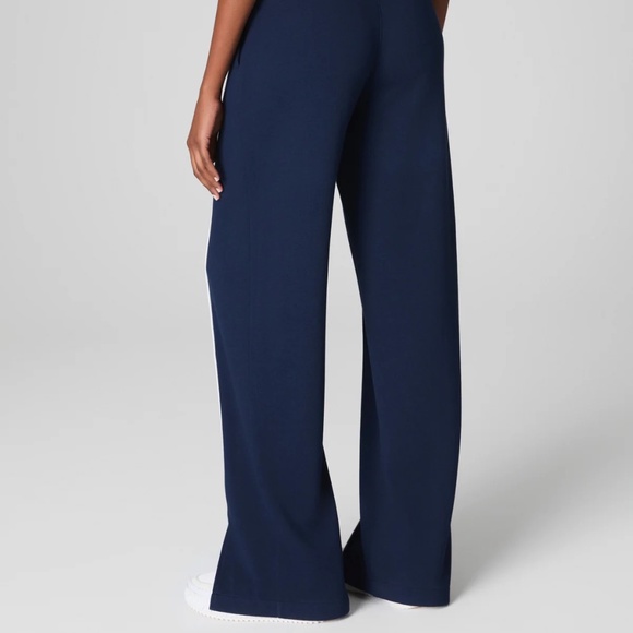 Spanx AirEssentials Piqué Wide Leg Pants – Navy, Size M - Picture 2 of 5